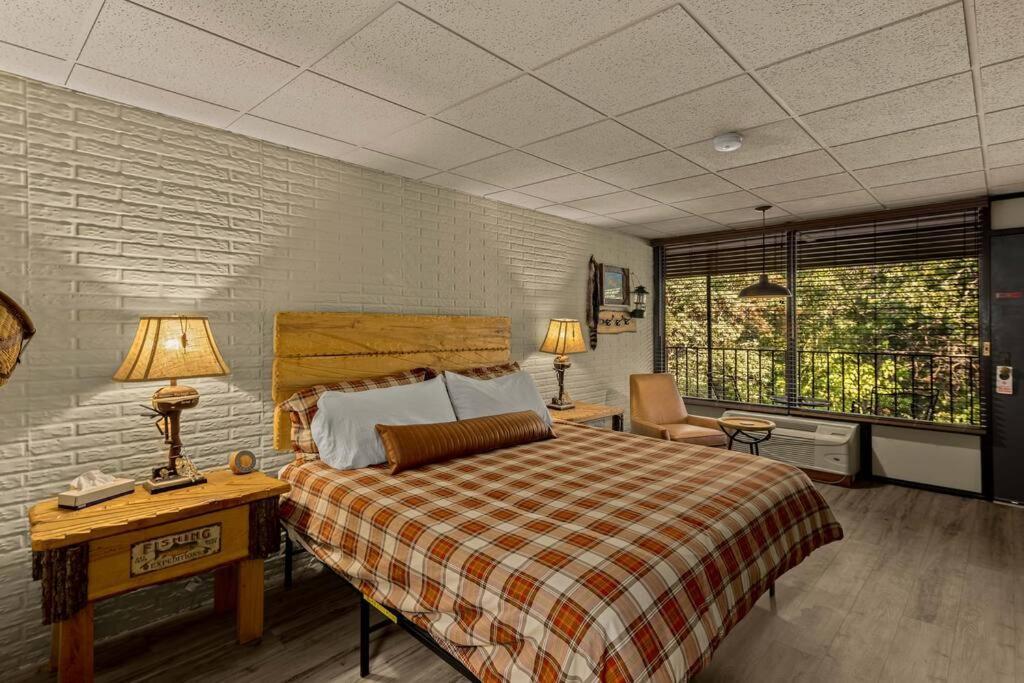 Stonegate Lodge King Bed Wifi 50 Roku Tv Salt Water Pool Room #104 Eureka Springs Esterno foto